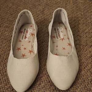 Skechers Women's Cream Flats- Never Worn